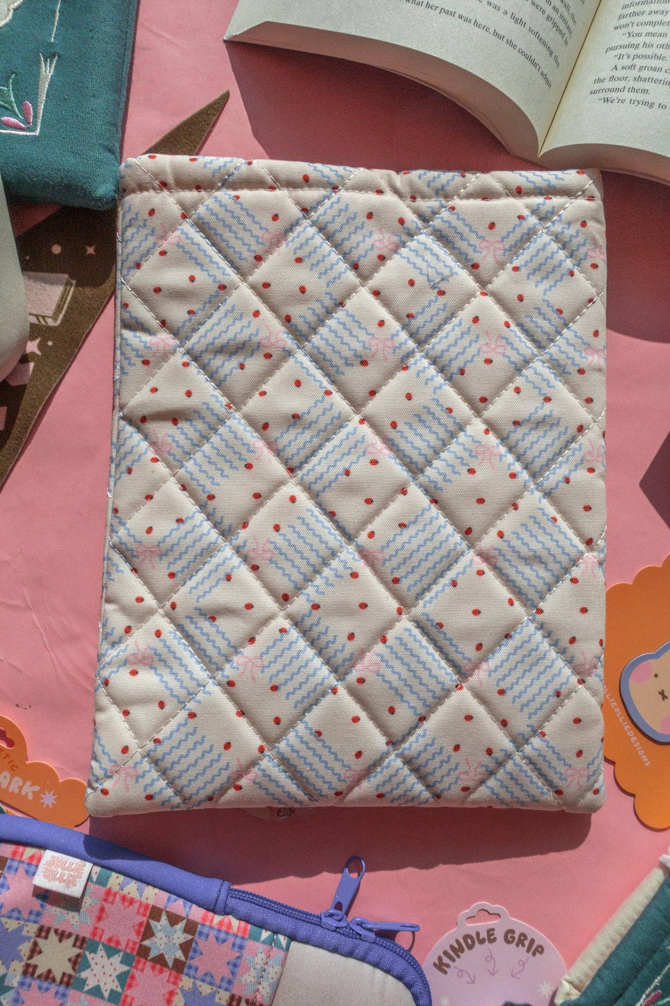 Quilted Ladybug Embroidered Book/Kindle Sleeve: Book Sleeve