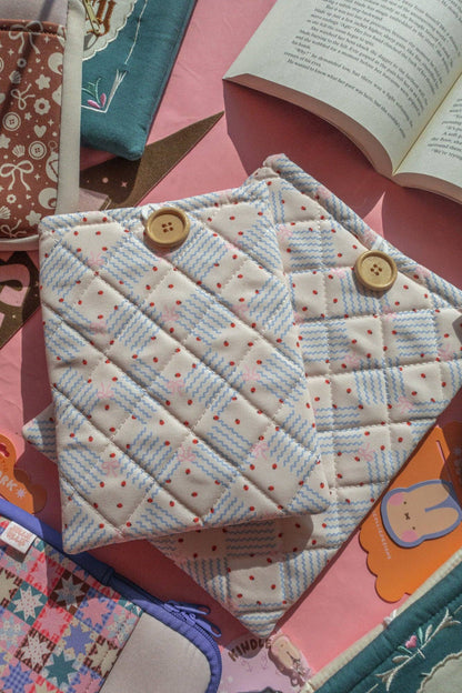 Quilted Ladybug Embroidered Book/Kindle Sleeve: Book Sleeve